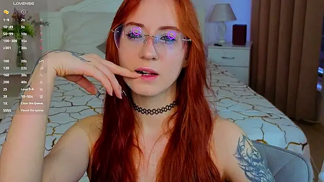 WICKEDEMBER online show from April 28, 1:15 am