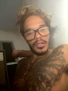 Snapshot of Antoniobiague chatting on March 5, 3:57 am Antoniobiague online show from March 5, 3:57 am