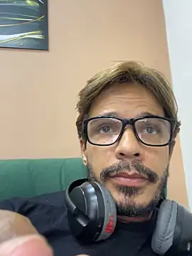 Snapshot of Antoniobiague chatting on March 13, 3:18 pm Antoniobiague online show from March 13, 3:18 pm