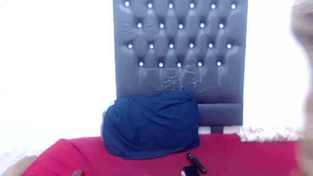 Snapshot of AUGUSTBLOOMxx chatting on February 18, 11:39 am AUGUSTBLOOMxx online show from February 18, 11:39 am