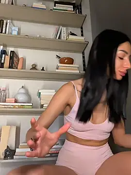 Snapshot of VickyM99 chatting on March 4, 8:20 am VickyM99 online show from March 4, 8:20 am