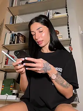 Snapshot of VickyM99 chatting on March 21, 8:19 am VickyM99 online show from March 21, 8:19 am