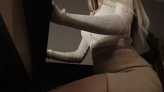 charm  me online show from February 7, 1:59 pm