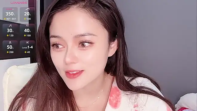 Snapshot of Yesenia- chatting on November 18, 2:10 pm Yesenia- online show from November 18, 2:10 pm