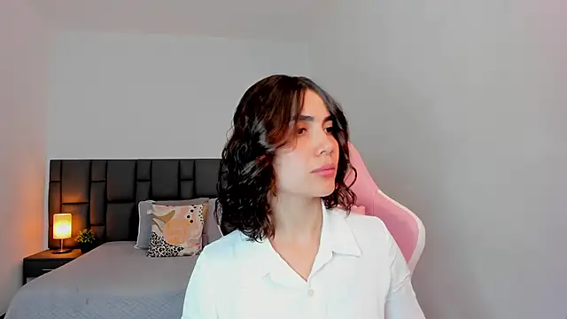 sara ospinna online show from December 2, 11:59 am