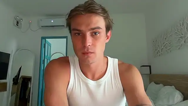 Snapshot of DanteRay chatting on April 22, 6:38 am DanteRay online show from April 22, 6:38 am