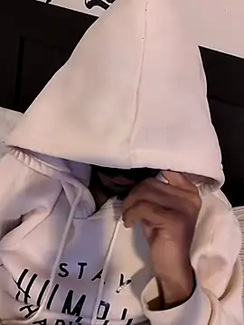 Snapshot of skinnydddue chatting on November 4, 6:34 am skinnydddue online show from November 4, 6:34 am