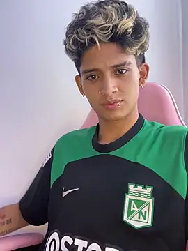 Snapshot of MassimoAlessandro chatting on November 3, 7:26 pm MassimoAlessandro online show from November 3, 7:26 pm