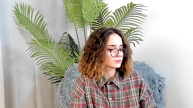 Snapshot of JeniseDancer chatting on November 4, 3:00 pm JeniseDancer online show from November 4, 3:00 pm