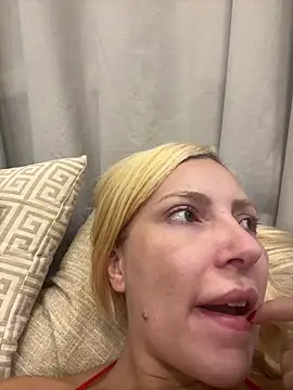 Snapshot of melisboa chatting on February 15, 4:31 am melisboa online show from February 15, 4:31 am