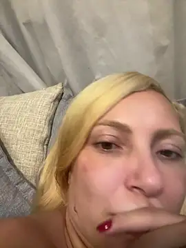 Snapshot of melisboa chatting on February 17, 3:47 am melisboa online show from February 17, 3:47 am