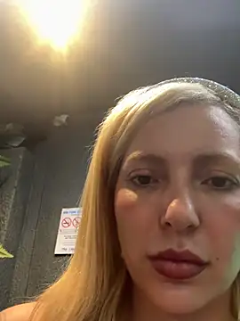 Snapshot of melisboa chatting on March 3, 2:50 am melisboa online show from March 3, 2:50 am