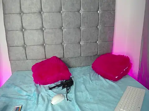 Snapshot of chayli_x chatting on November 4, 8:19 pm chayli x online show from November 4, 8:19 pm