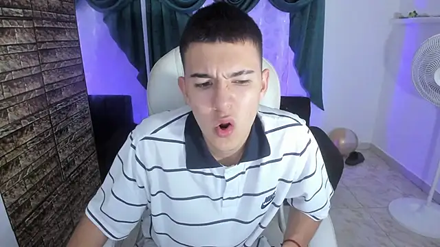 Aleck Boy online show from November 25, 7:47 pm