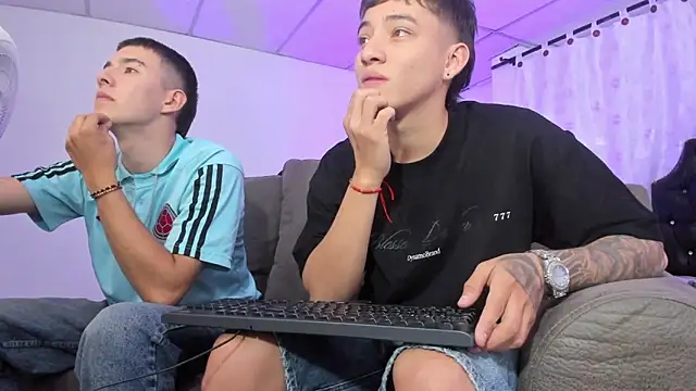 Aleck Boy online show from February 7, 8:01 pm