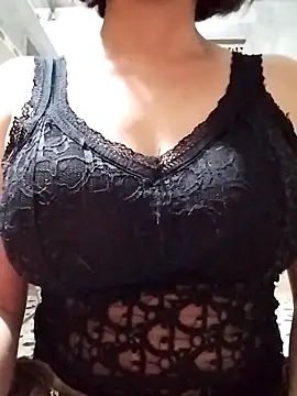 Snapshot of Niramiu chatting on April 16, 9:39 pm Niramiu online show from April 16, 9:39 pm