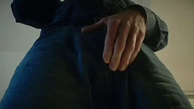 Snapshot of centerfieldshow chatting on February 25, 9:02 pm centerfieldshow online show from February 25, 9:02 pm