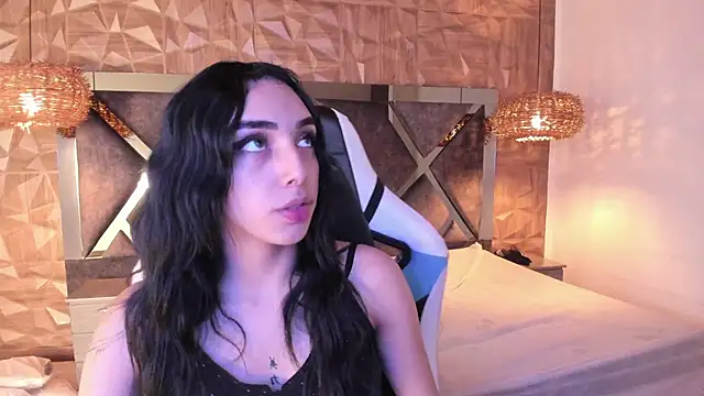 Snapshot of Kiara_velvet__ chatting on April 15, 4:08 am Kiara velvet online show from April 15, 4:08 am