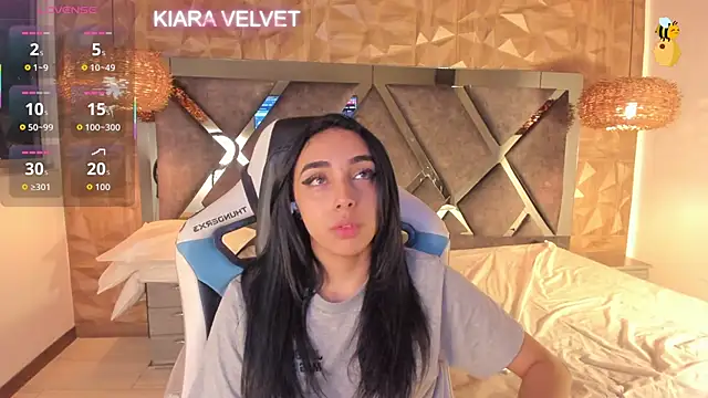 Snapshot of Kiara_velvet__ chatting on April 18, 5:00 am Kiara velvet online show from April 18, 5:00 am