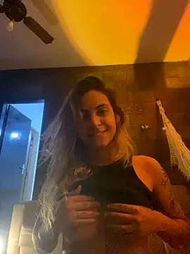 Snapshot of kaakzinha chatting on November 4, 4:44 am kaakzinha online show from November 4, 4:44 am