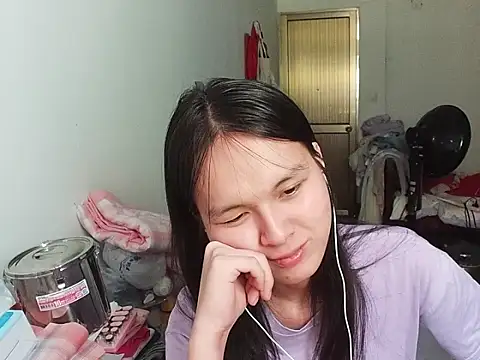 Snapshot of RebelAura chatting on July 8, 7:35 am RebelAura online show from July 8, 7:35 am
