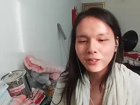Snapshot of RebelAura chatting on July 9, 9:35 am RebelAura online show from July 9, 9:35 am