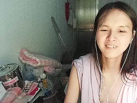 Snapshot of RebelAura chatting on July 12, 10:06 am RebelAura online show from July 12, 10:06 am