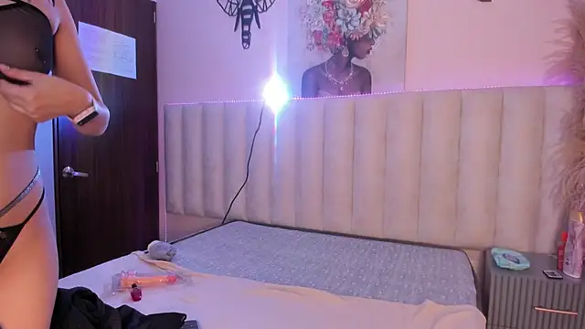 Isabella Crofts online show from November 12, 3:29 am