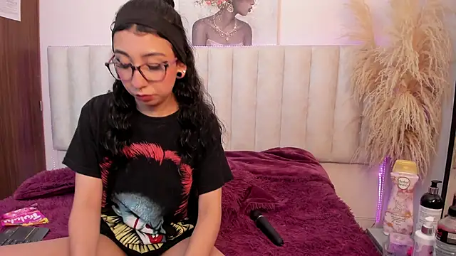 Snapshot of Isabella_Crofts chatting on May 6, 3:02 am Isabella Crofts online show from May 6, 3:02 am