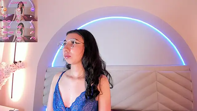 Snapshot of Isabella_Crofts chatting on May 19, 3:02 am Isabella Crofts online show from May 19, 3:02 am