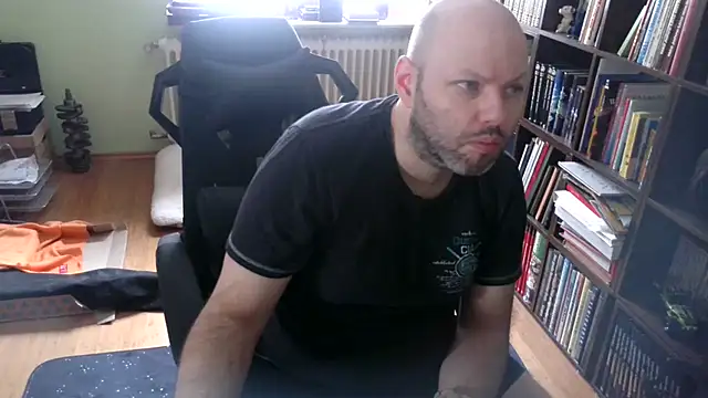 Snapshot of Tsume81 chatting on November 4, 9:30 am Tsume81 online show from November 4, 9:30 am