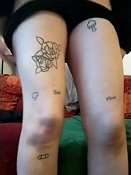 Snapshot of Leacouturierrr chatting on November 24, 3:23 pm Leacouturierrr online show from November 24, 3:23 pm