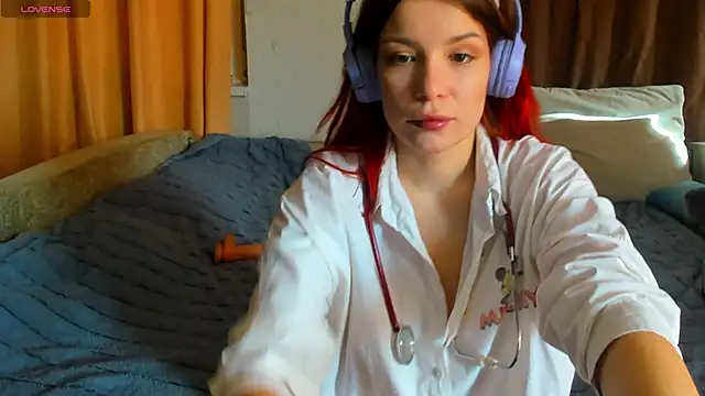 Eva purrr  online show from February 12, 8:09 am