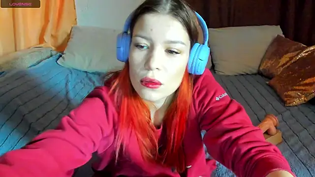 Eva purrr  online show from February 24, 7:50 am