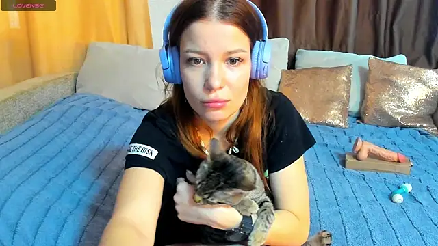 Eva purrr  online show from March 16, 8:07 am