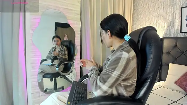 Snapshot of valentina__desire chatting on May 30, 11:40 am valentina desire online show from May 30, 11:40 am