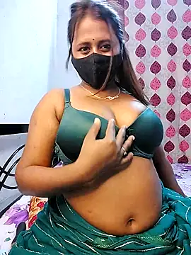 Snapshot of LoveLy-Soneya chatting on February 21, 8:32 pm LoveLy-Soneya online show from February 21, 8:32 pm