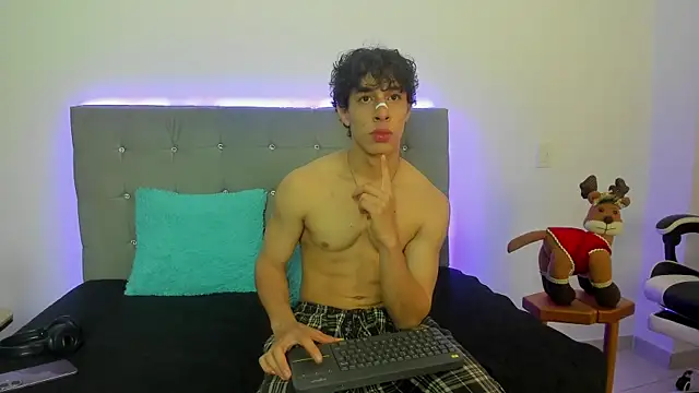 chris evans27 online show from November 24, 11:37 pm