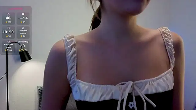 violetwluv online show from January 19, 10:19 am