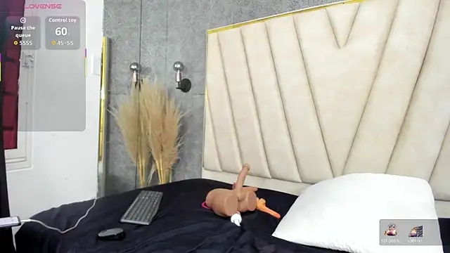 Snapshot of alana-silva chatting on April 2, 9:01 pm alana-silva online show from April 2, 9:01 pm