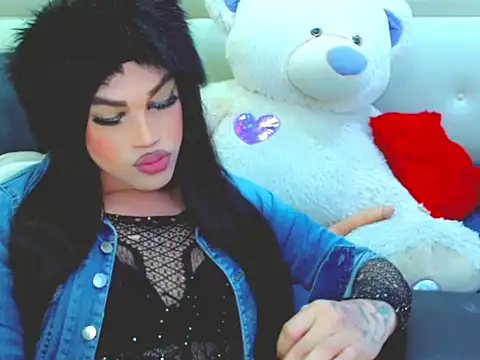 Snapshot of NharaBigCock chatting on February 15, 9:44 pm NharaBigCock online show from February 15, 9:44 pm