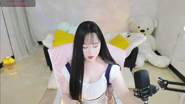 Snapshot of Nina37 chatting on January 8, 12:07 pm Nina37 online show from January 8, 12:07 pm