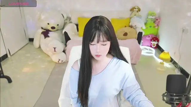 Snapshot of Nina37 chatting on January 13, 12:43 pm Nina37 online show from January 13, 12:43 pm