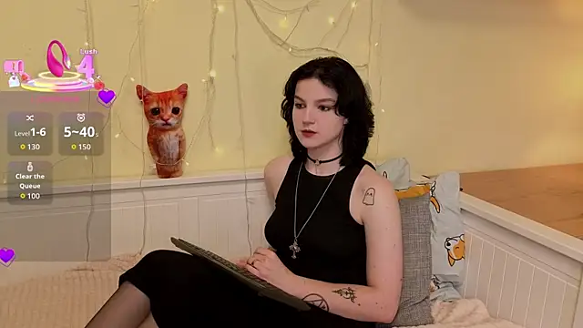 Snapshot of LatinaHuguenin chatting on November 28, 7:11 am LatinaHuguenin online show from November 28, 7:11 am