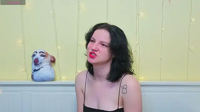 Snapshot of LatinaHuguenin chatting on January 12, 7:02 am LatinaHuguenin online show from January 12, 7:02 am