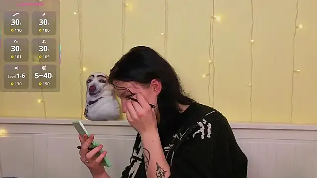 Snapshot of LatinaHuguenin chatting on January 13, 7:13 am LatinaHuguenin online show from January 13, 7:13 am