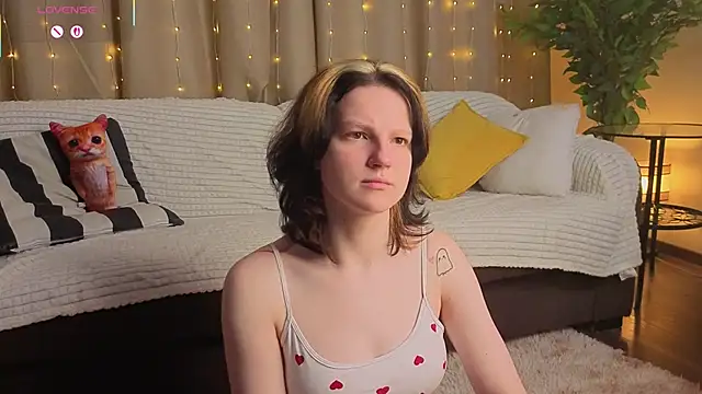 Snapshot of LatinaHuguenin chatting on February 2, 7:18 am LatinaHuguenin online show from February 2, 7:18 am