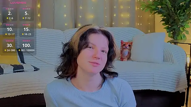 Snapshot of LatinaHuguenin chatting on February 3, 7:02 am LatinaHuguenin online show from February 3, 7:02 am