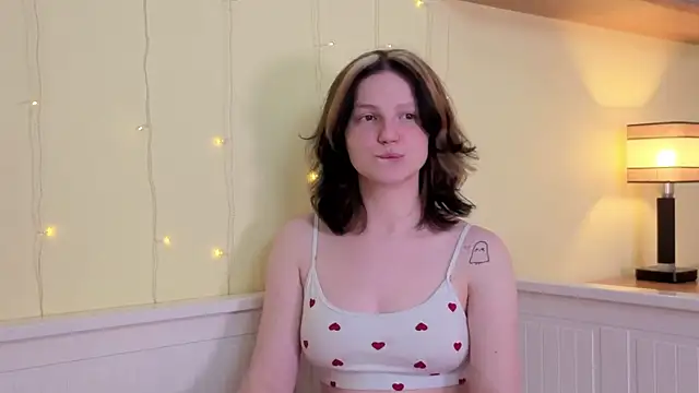 Snapshot of LatinaHuguenin chatting on February 5, 8:35 pm LatinaHuguenin online show from February 5, 8:35 pm