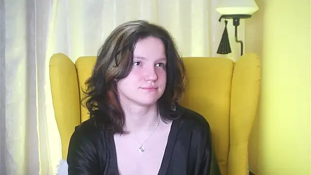 LatinaHuguenin online show from March 9, 7:07 pm